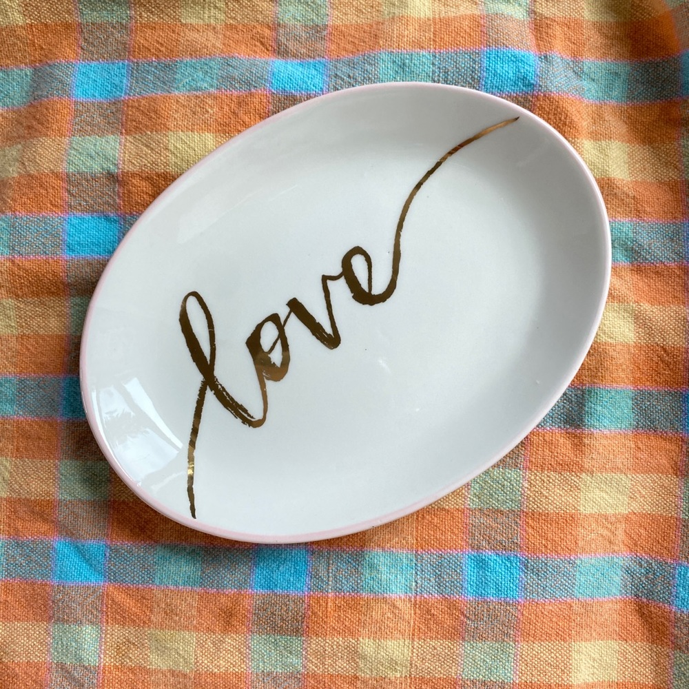Trinket dish with word LOVE written in gold - Picture 3 of 6